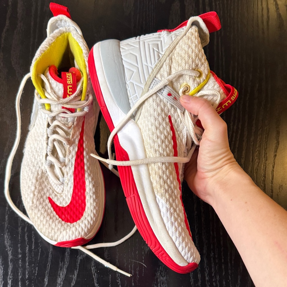 Nikezoom Rize Cushioning White Basketball Shoes View 3